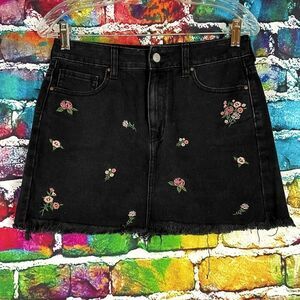 Pacsun Black Denim Floral Embroidered Raw Hem Mini Skirt Size 26